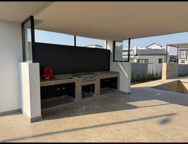 5 BEDROOM HOUSE FOR SALE IN MIDSTREAM HEIGHTS